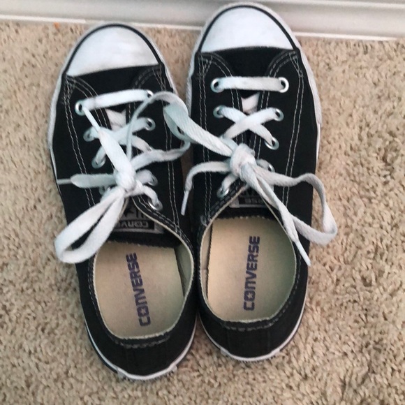 Black and white converse she’s.👟 - Picture 3 of 3